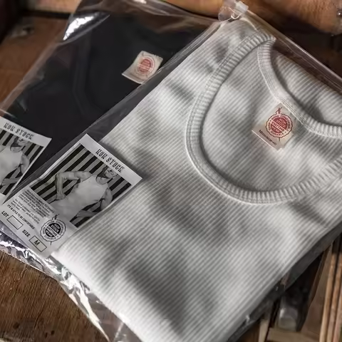 CAMISETA SIN MANGAS AJUSTADA