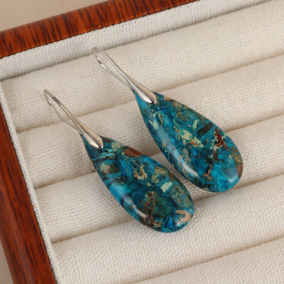 Women Teardrop Shaped Pendant