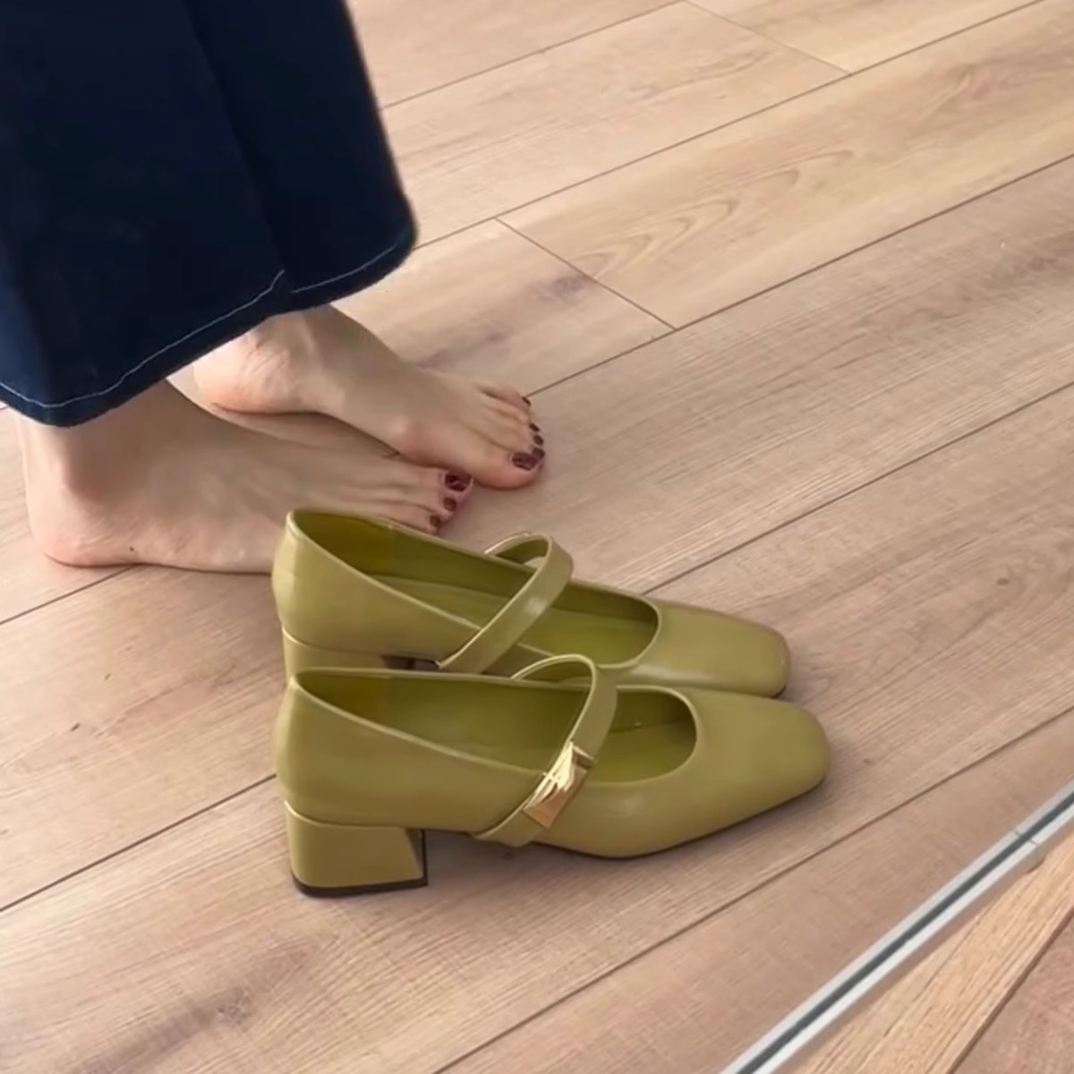 Single Strap Square Toe